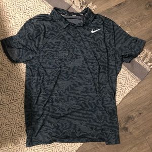 Men’s NIKE golf shirt (like new)